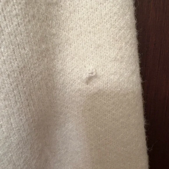 Elle Women's Elegant Cream Ribbed Cardigan - Picture 4 of 7